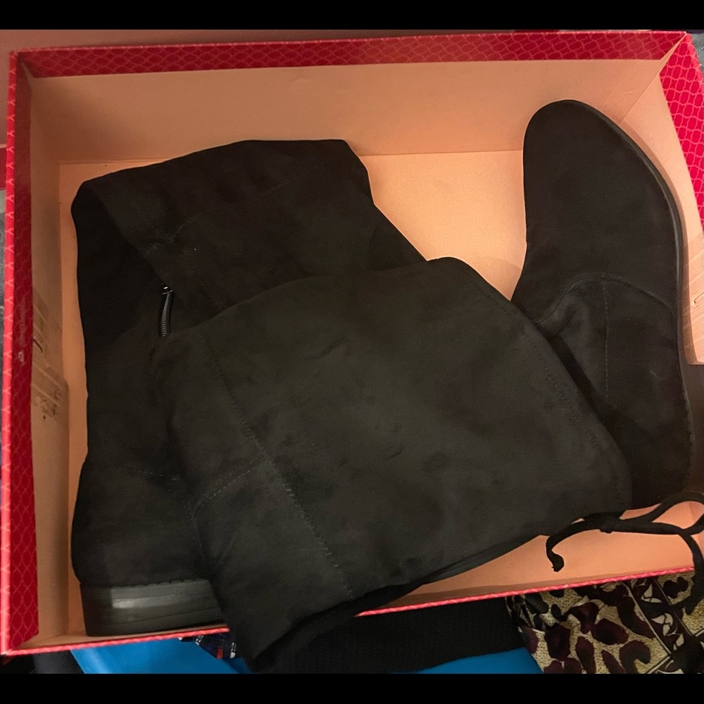 Womens 8.5 microsuede knee boots